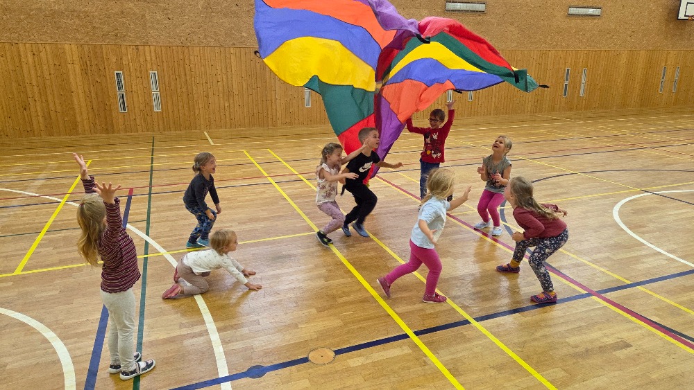 818177-sportovani-v-hale 818177-sportovani-v-hale