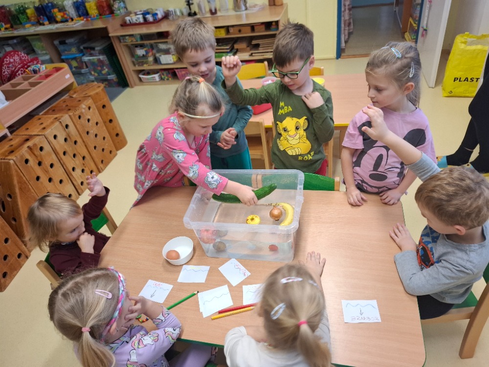 Pokus-co-plave-a-co-klesne-ke-dnu-4 Pokus-co-plave-a-co-klesne-ke-dnu-4