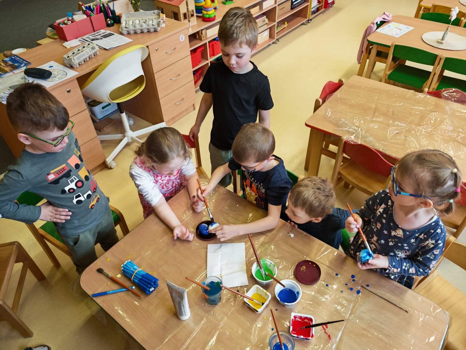 Tvoreni-velikonocnich-vajicek-2 Tvoreni-velikonocnich-vajicek-2