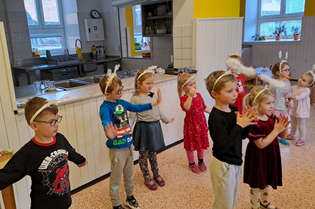 Vanocni-besidka-pro-cteci-babicky-a-dedecky-1 Vanocni-besidka-pro-cteci-babicky-a-dedecky-1