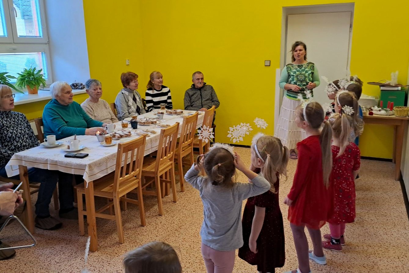 Vanocni-besidka-pro-cteci-babicky-a-dedecky-3 Vanocni-besidka-pro-cteci-babicky-a-dedecky-3