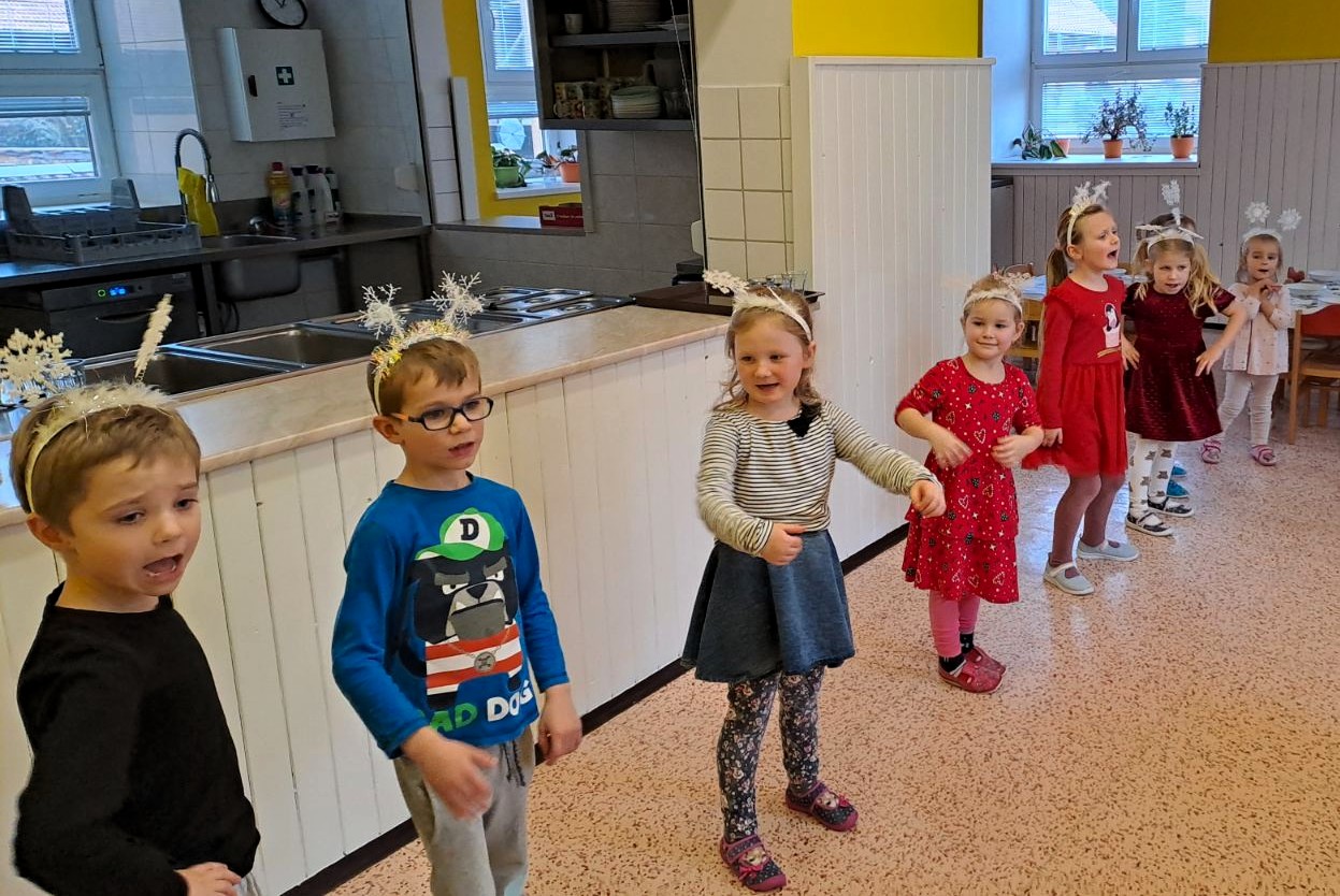 Vanocni-besidka-pro-cteci-babicky-a-dedecky-4 Vanocni-besidka-pro-cteci-babicky-a-dedecky-4